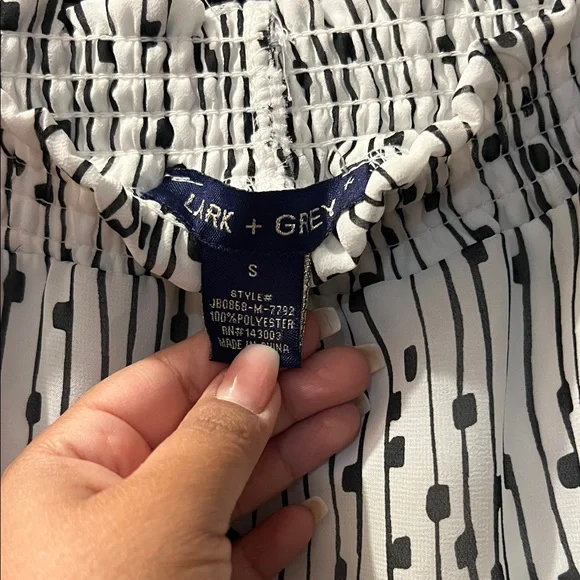 Chic Black and White Striped A-Line Skirt - Picture 2 of 3